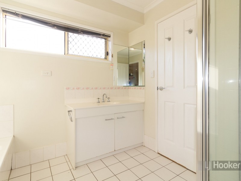 36 Federation Drive, Hillcrest QLD 4118