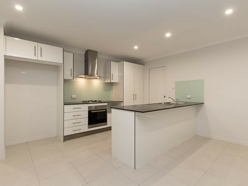 1 Oasis Court, Marsden QLD 4132