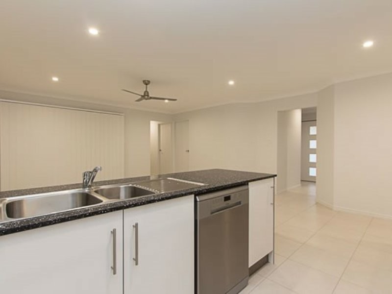 1 Oasis Court, Marsden QLD 4132