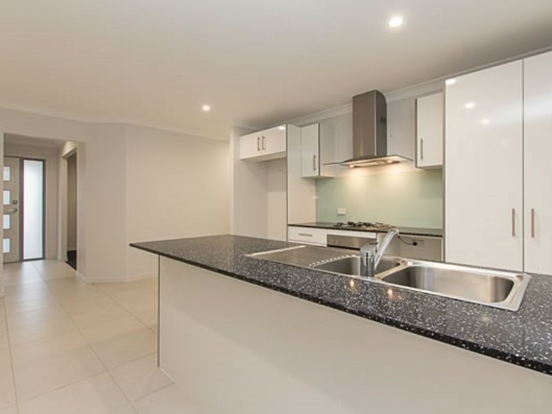 1 Oasis Court, Marsden QLD 4132