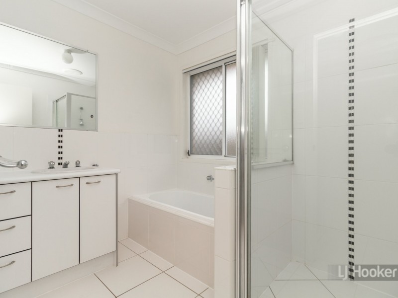 10 Coolum Court, Regents Park QLD 4118