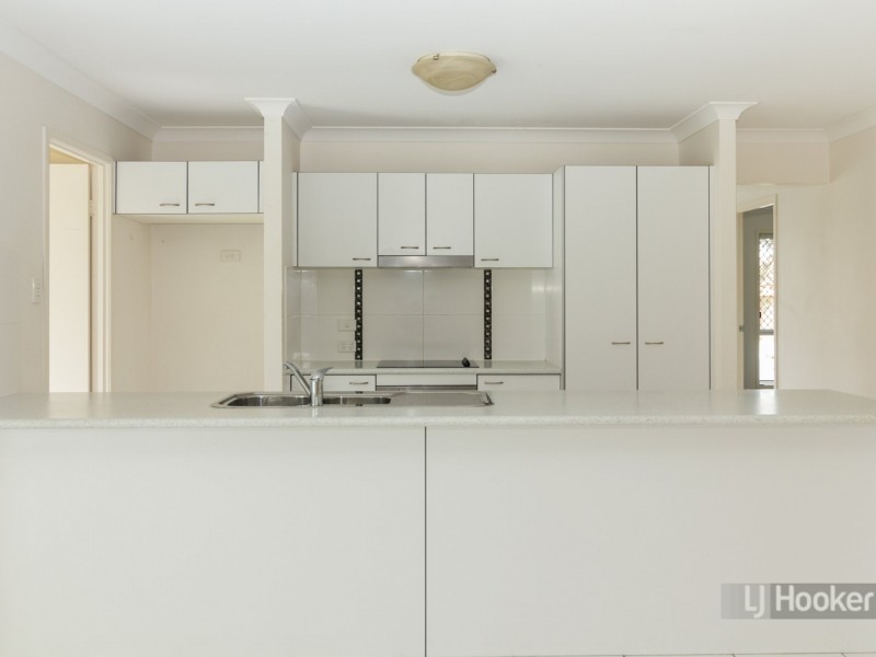 10 Coolum Court, Regents Park QLD 4118