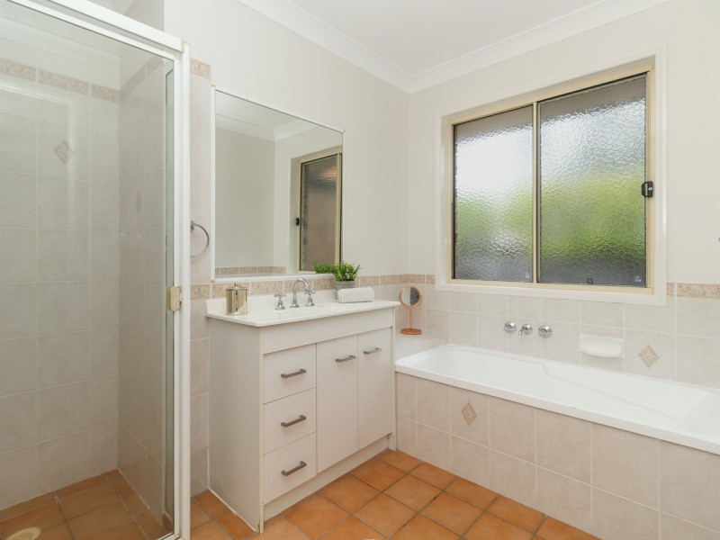 3 Paterson Place, Forest Lake QLD 4078