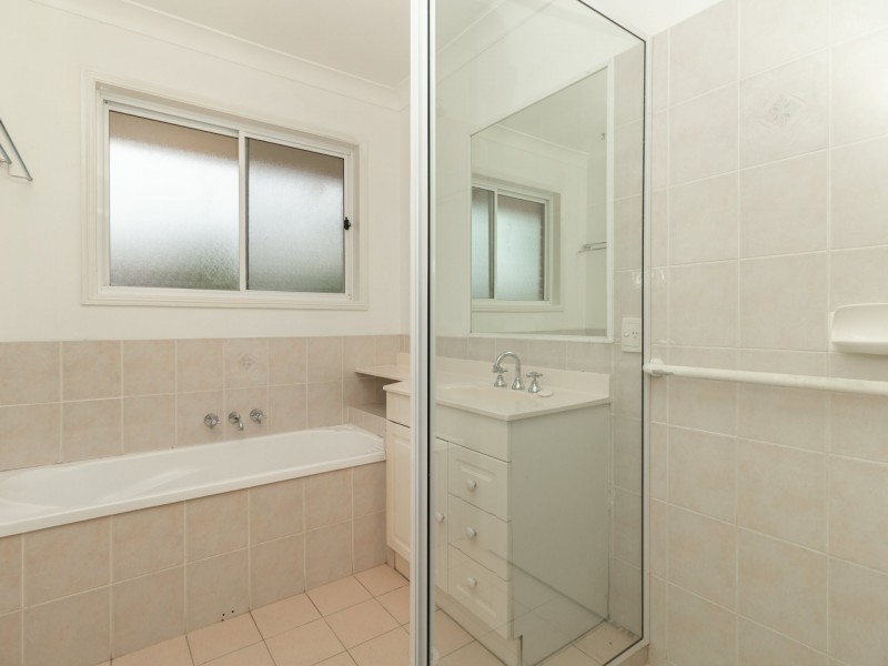 3 Noosa Court, Hillcrest QLD 4118