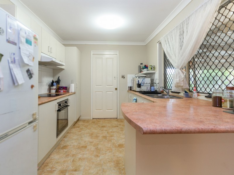 8 Isaac Court, Hillcrest QLD 4118