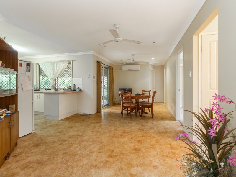 8 Isaac Court, Hillcrest QLD 4118