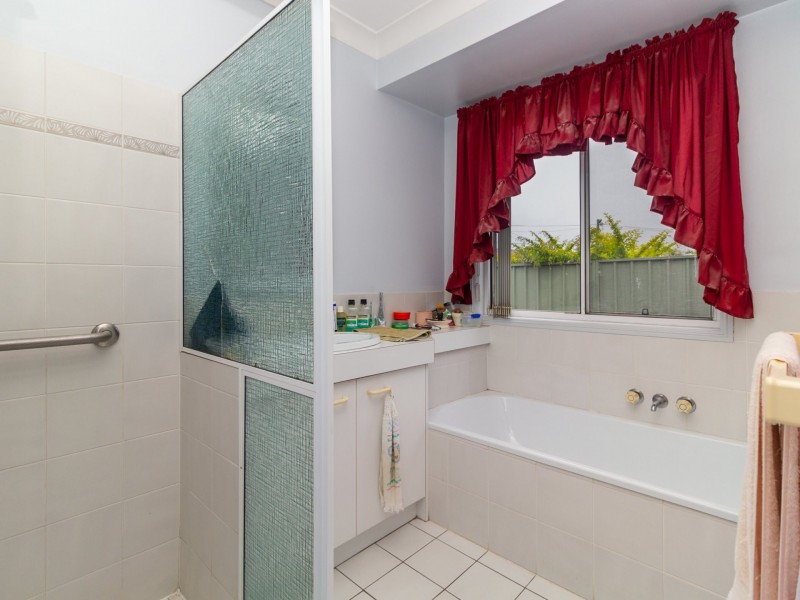 40 Owens Crescent, Regents Park QLD 4118