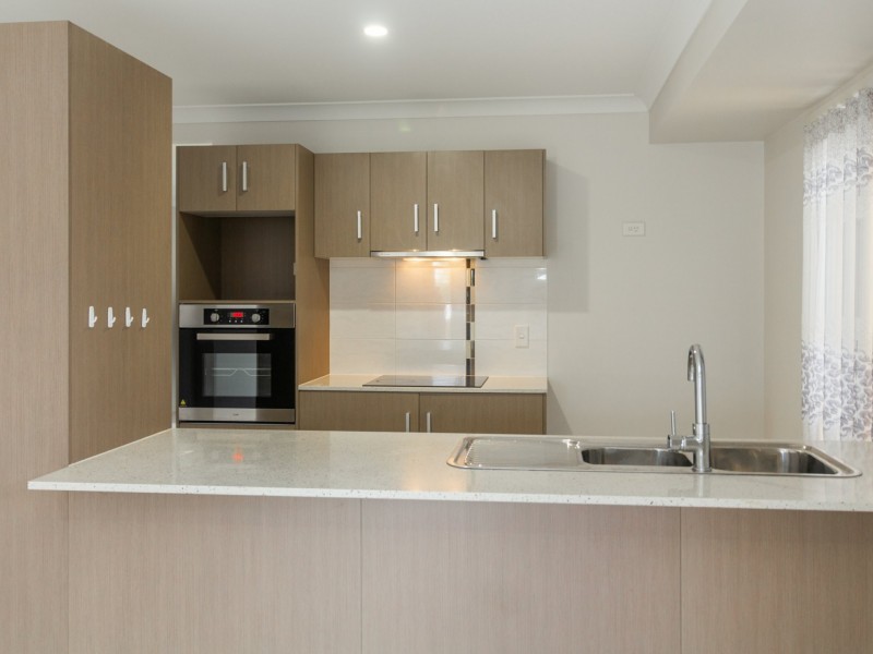 132 Peverell Street, Hillcrest QLD 4118