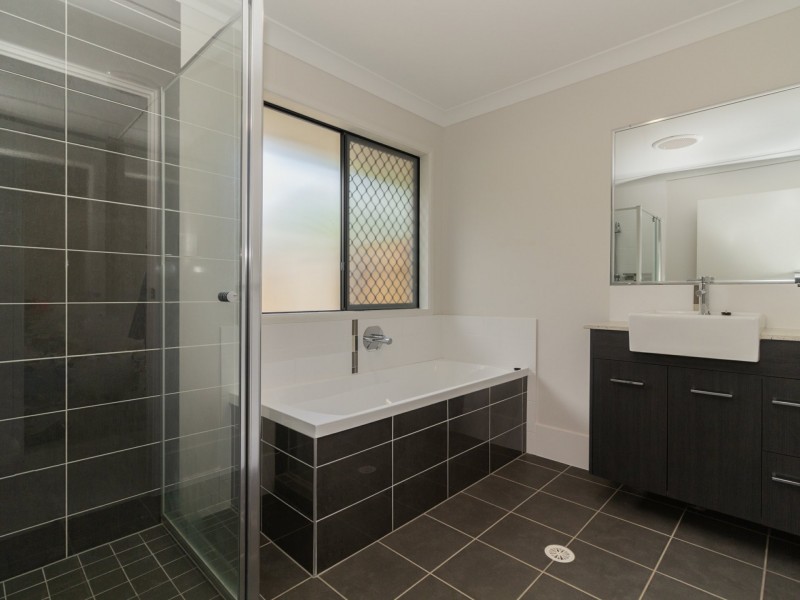 132 Peverell Street, Hillcrest QLD 4118