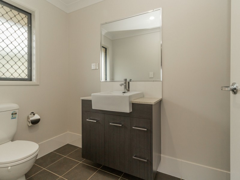 132 Peverell Street, Hillcrest QLD 4118