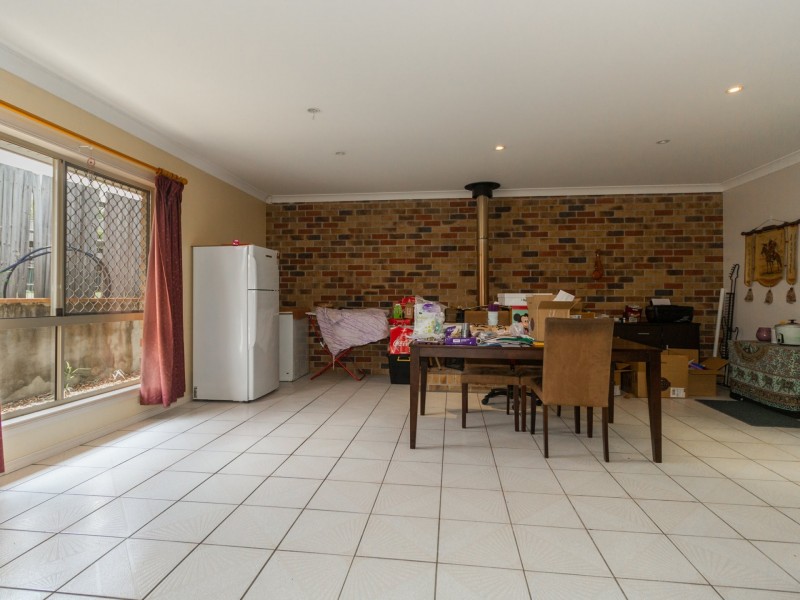 21 Ethion Drive, Regents Park QLD 4118