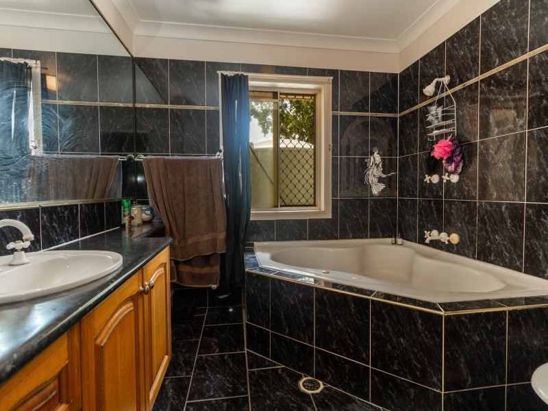 21 Ethion Drive, Regents Park QLD 4118