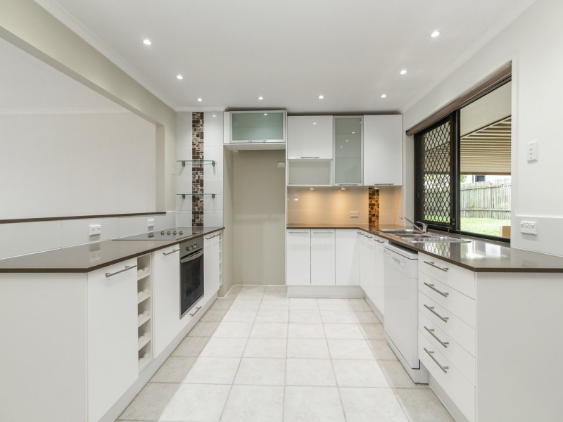 10 Ixora Court, Regents Park QLD 4118