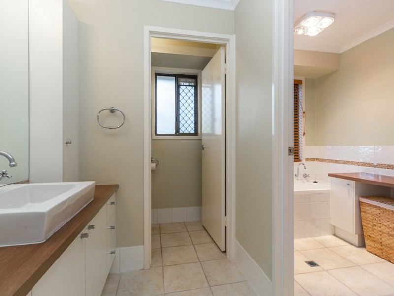 10 Ixora Court, Regents Park QLD 4118