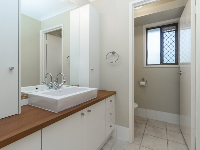 10 Ixora Court, Regents Park QLD 4118