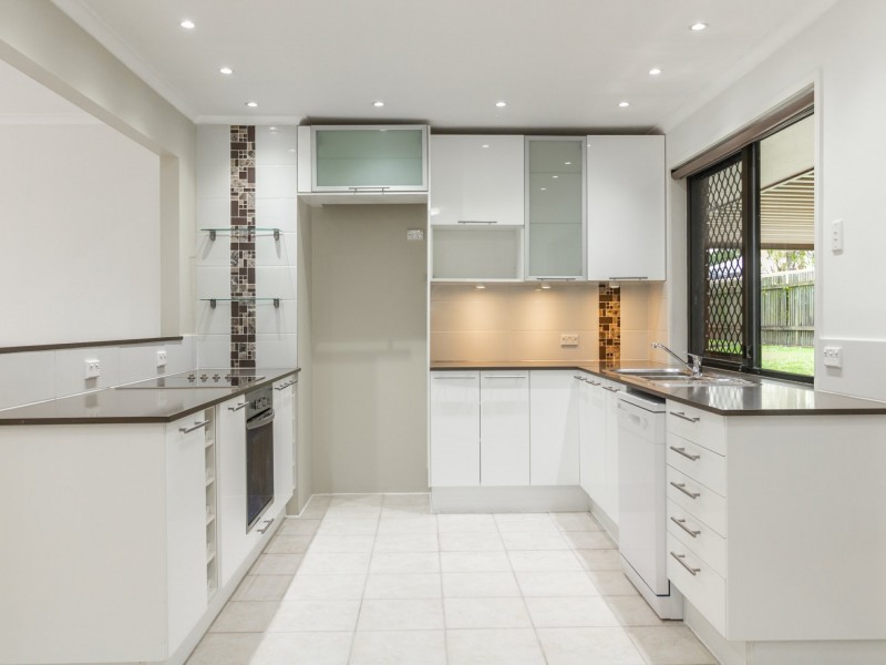 10 Ixora Court, Regents Park QLD 4118
