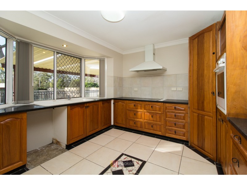 35 Silvertop Street, Hillcrest QLD 4118