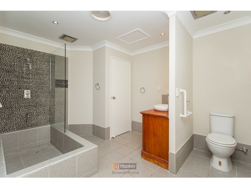 35 Silvertop Street, Hillcrest QLD 4118