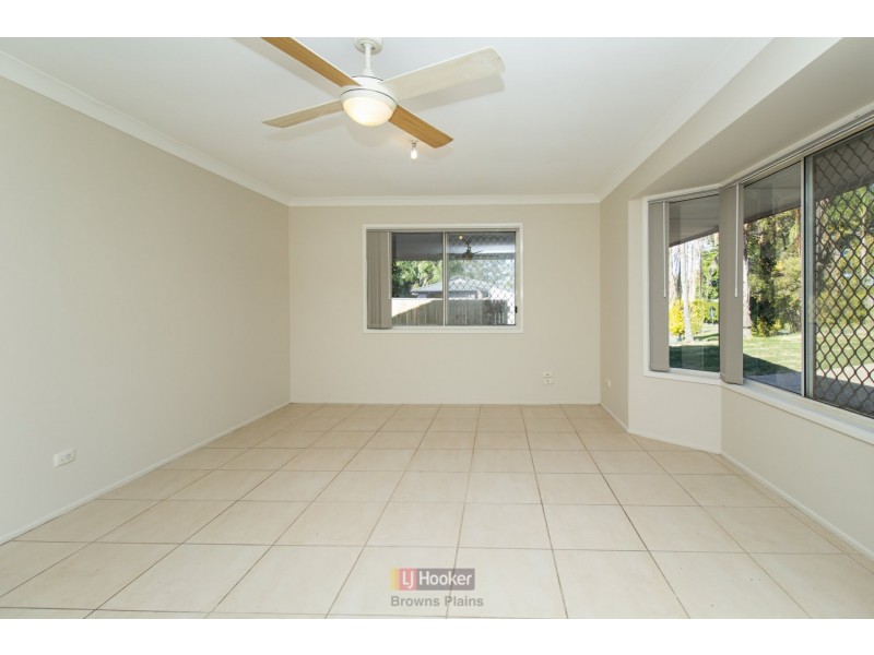 35 Silvertop Street, Hillcrest QLD 4118