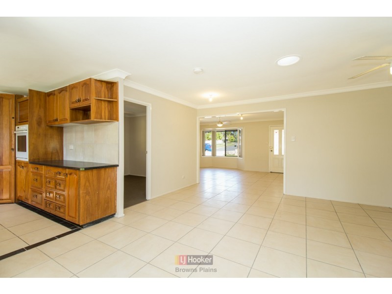 35 Silvertop Street, Hillcrest QLD 4118