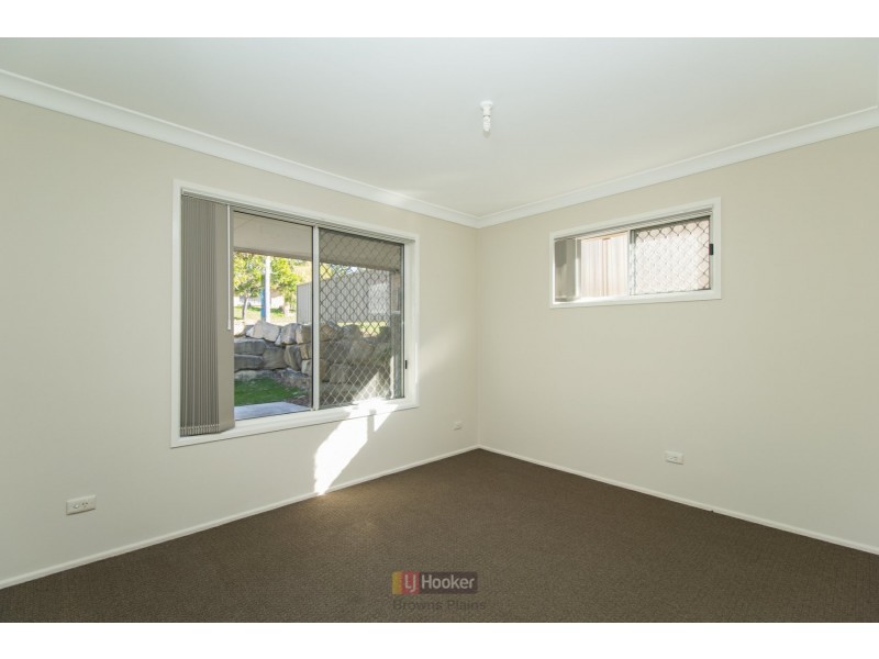 35 Silvertop Street, Hillcrest QLD 4118