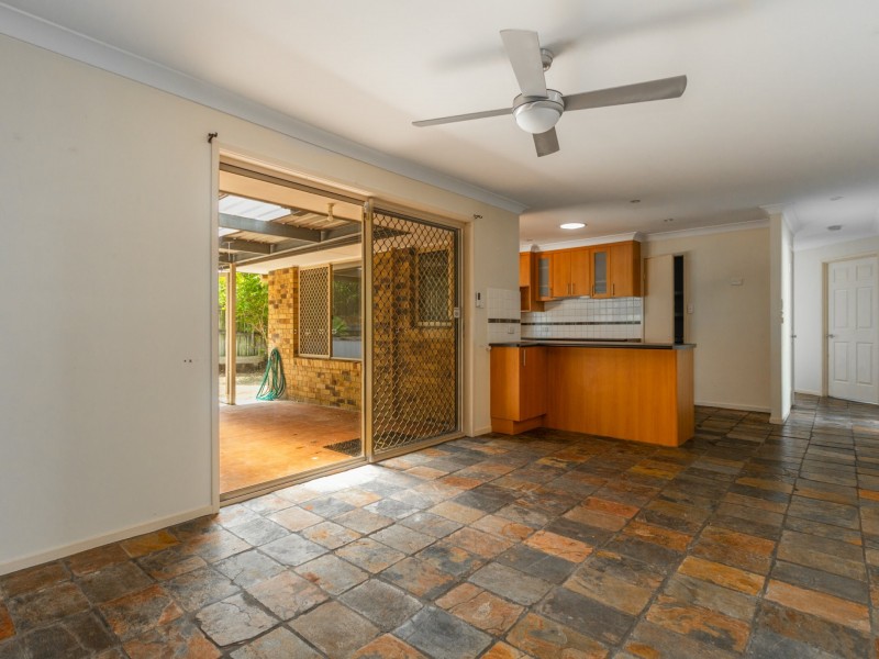 13 Jackson Court, Regents Park QLD 4118