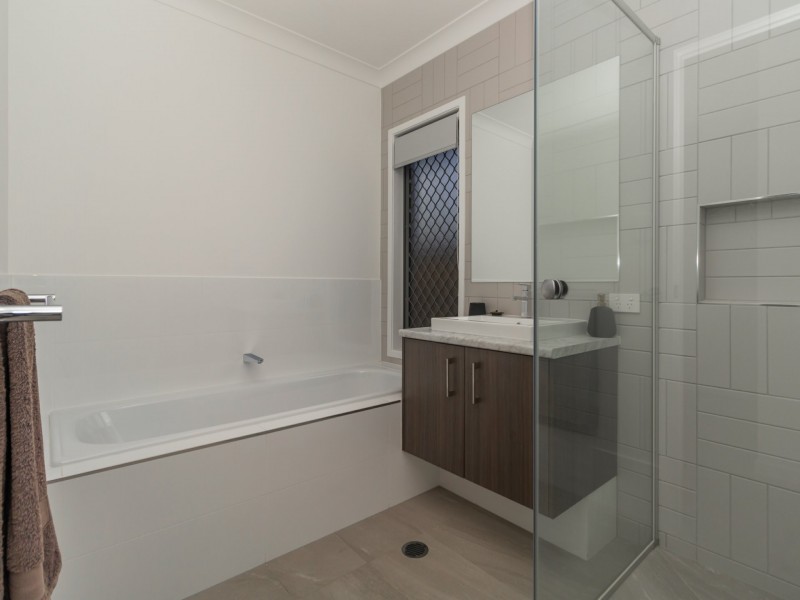 49 Falkland Street West, Heathwood QLD 4110