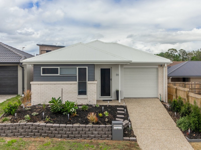 28 Mount Greville Way, Park Ridge QLD 4125