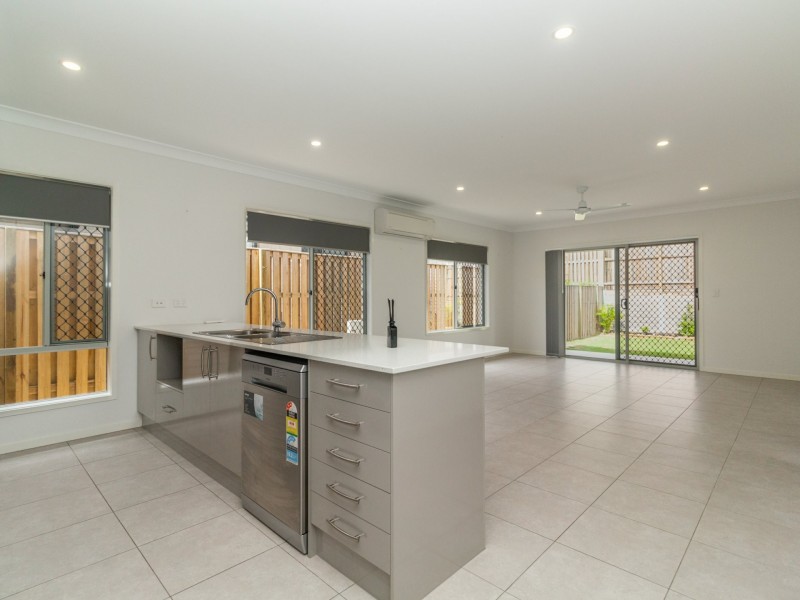 28 Mount Greville Way, Park Ridge QLD 4125