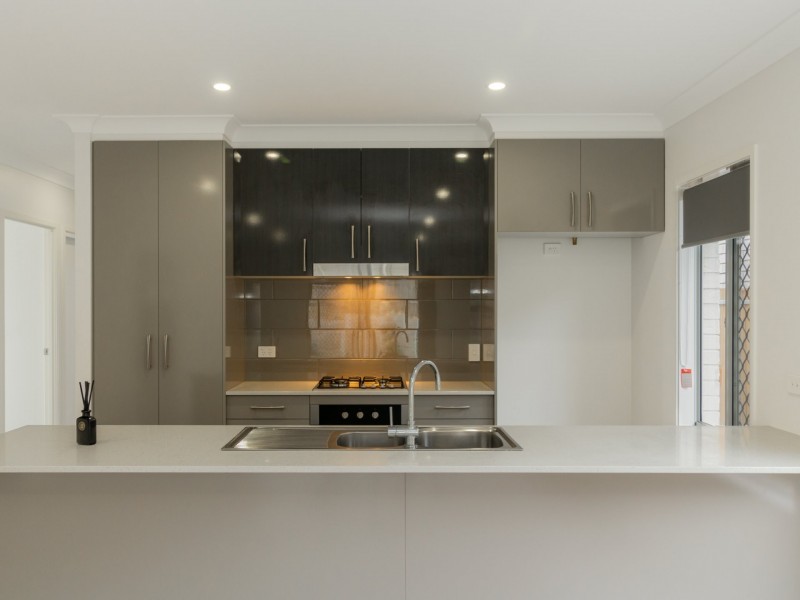 28 Mount Greville Way, Park Ridge QLD 4125