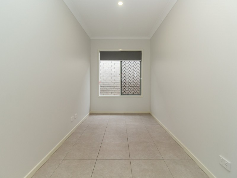 28 Mount Greville Way, Park Ridge QLD 4125