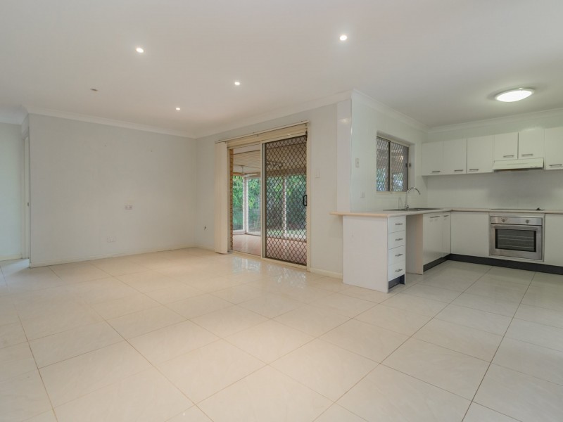 4 Mandeville Place, Regents Park QLD 4118