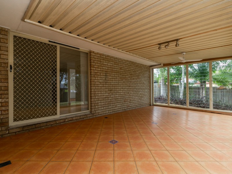 4 Mandeville Place, Regents Park QLD 4118