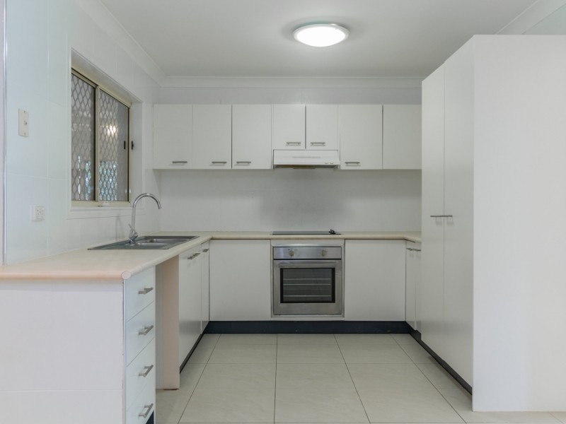 4 Mandeville Place, Regents Park QLD 4118