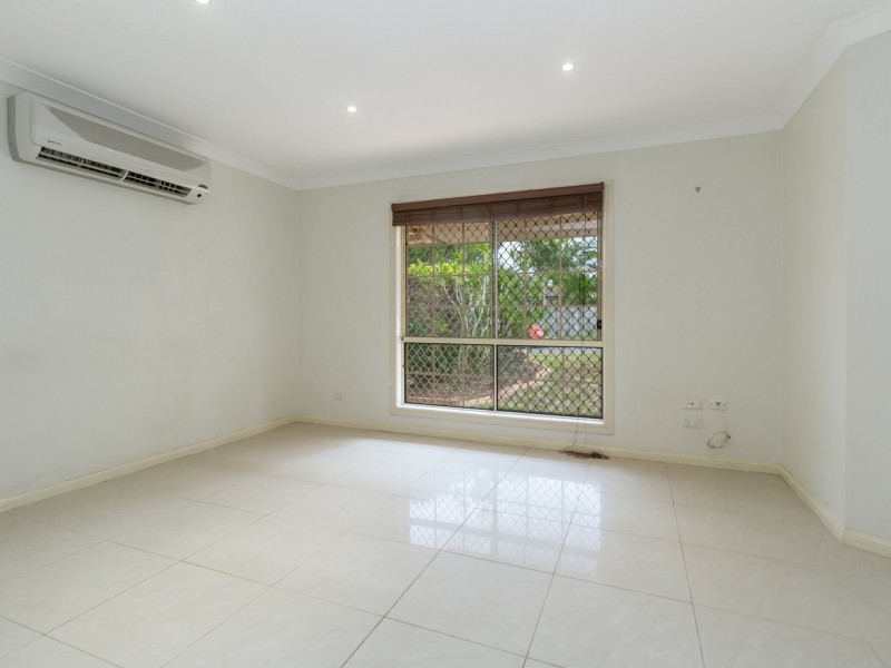 4 Mandeville Place, Regents Park QLD 4118