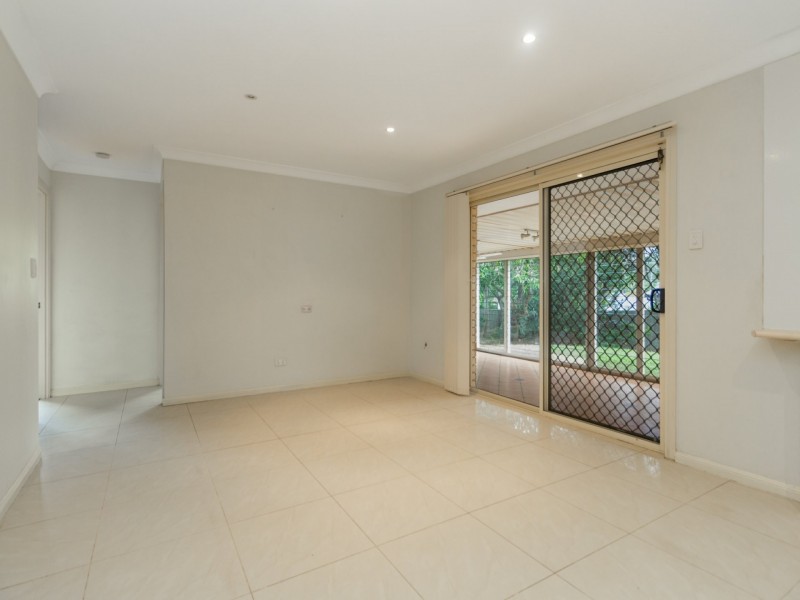 4 Mandeville Place, Regents Park QLD 4118