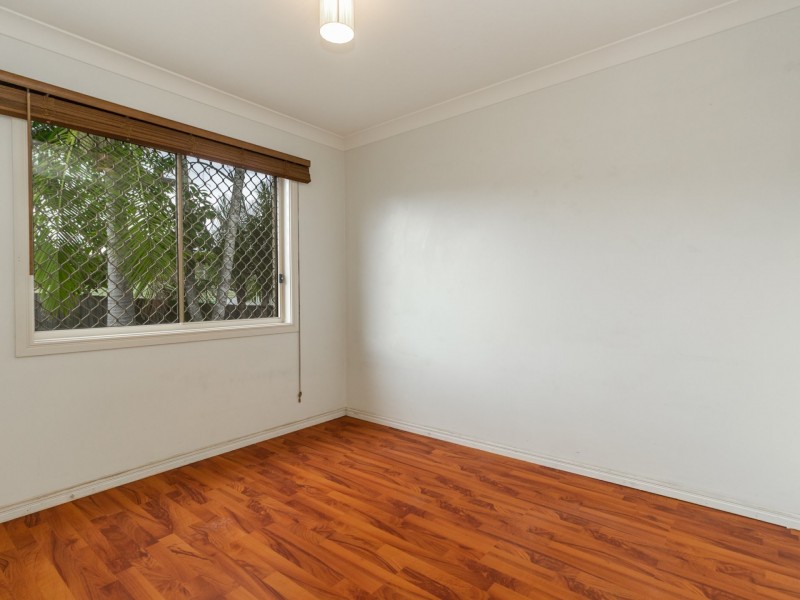 4 Mandeville Place, Regents Park QLD 4118