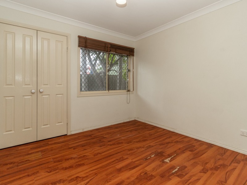 4 Mandeville Place, Regents Park QLD 4118