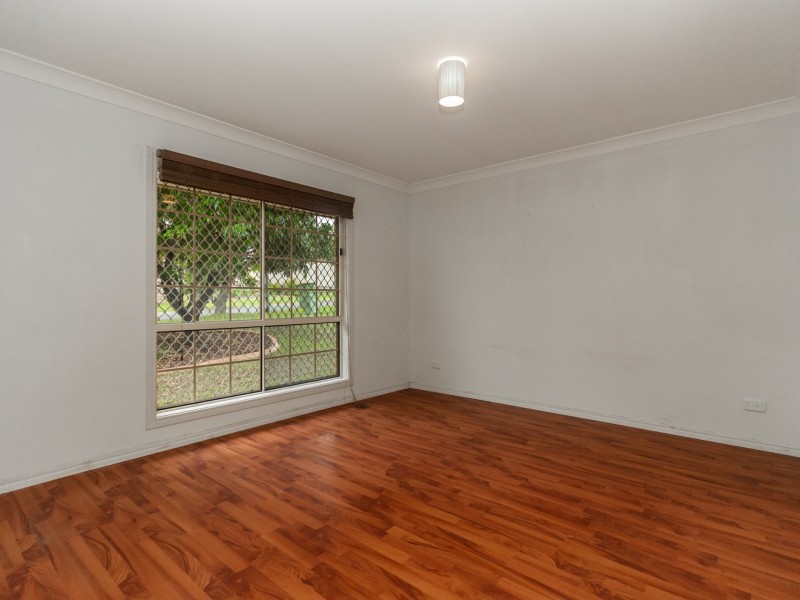 4 Mandeville Place, Regents Park QLD 4118