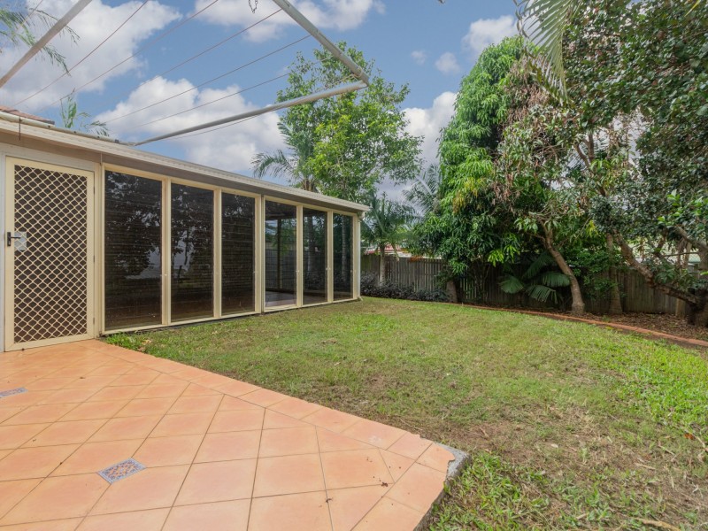 4 Mandeville Place, Regents Park QLD 4118