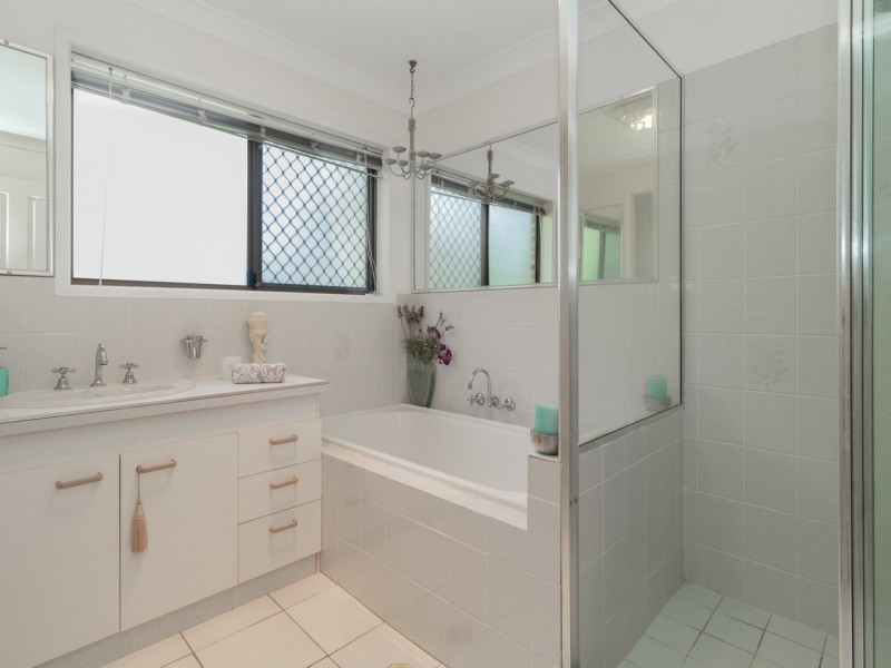 142 Talinga Drive, Park Ridge QLD 4125