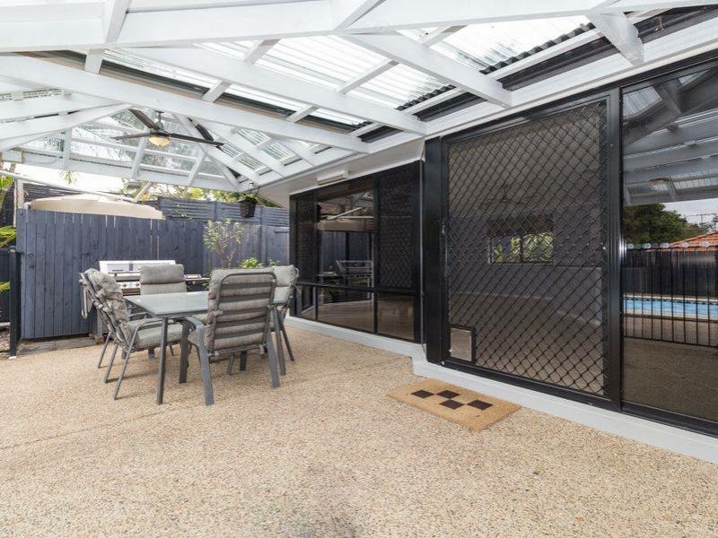 8 Chatswood Close, Forest Lake QLD 4078