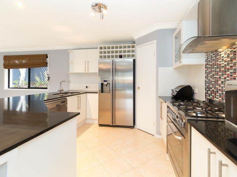 8 Chatswood Close, Forest Lake QLD 4078