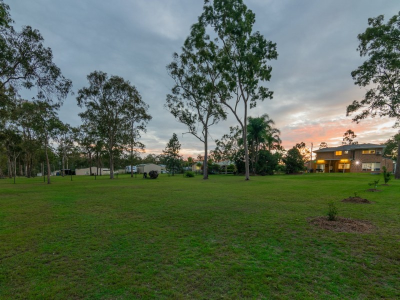 88-90 Merluna Road, Park Ridge South QLD 4125