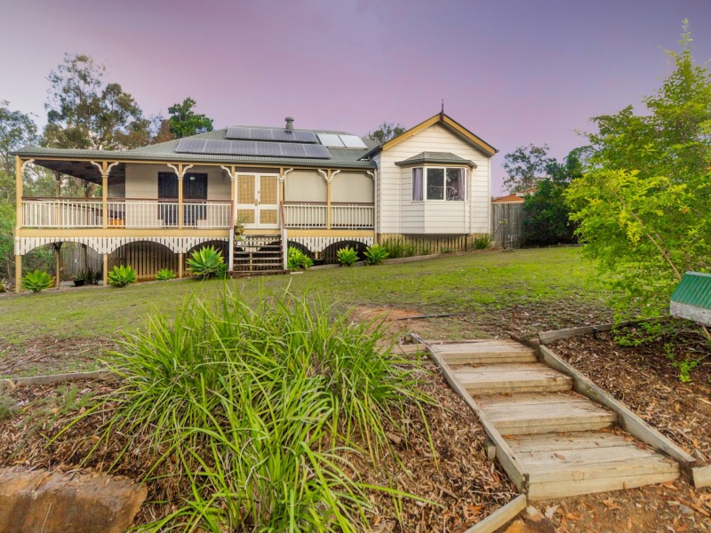 2 Cambridge Crescent, Forest Lake QLD 4078