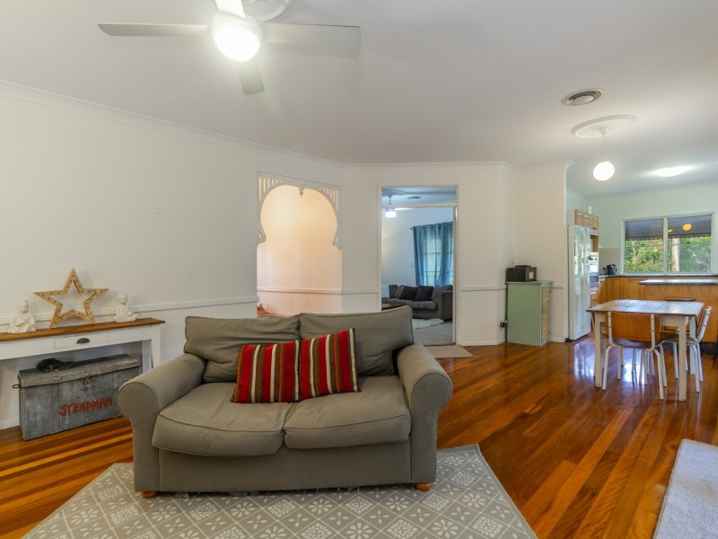 2 Cambridge Crescent, Forest Lake QLD 4078