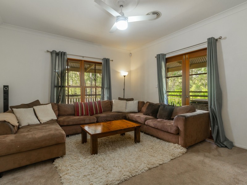 2 Cambridge Crescent, Forest Lake QLD 4078