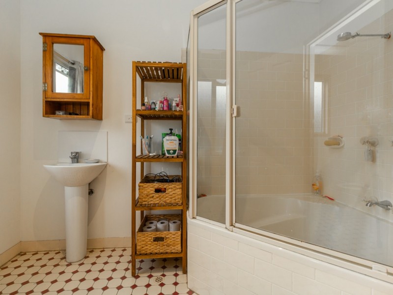 2 Cambridge Crescent, Forest Lake QLD 4078