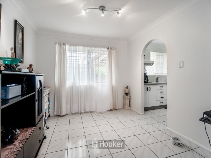 4 Bron Court, Loganlea QLD 4131