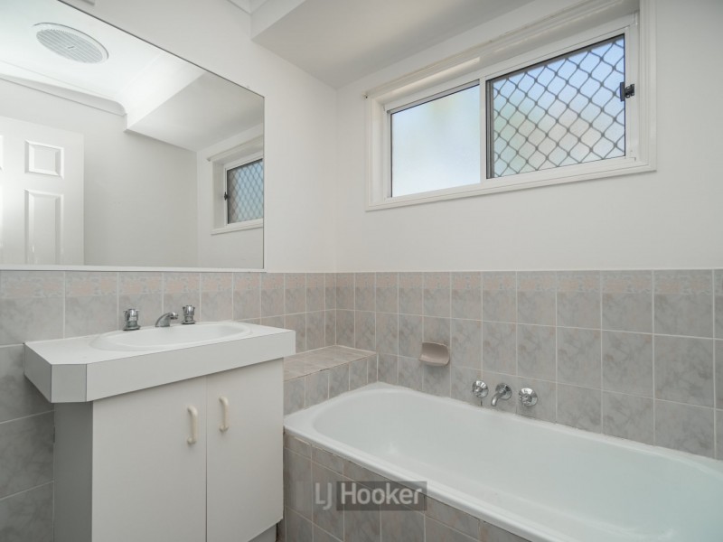 4 Bron Court, Loganlea QLD 4131